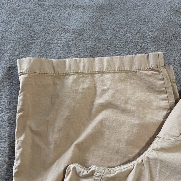 L.L. Bean Woman’s Pull on Ripstop Drawstring Khaki Ankle Pants - Picture 3 of 11